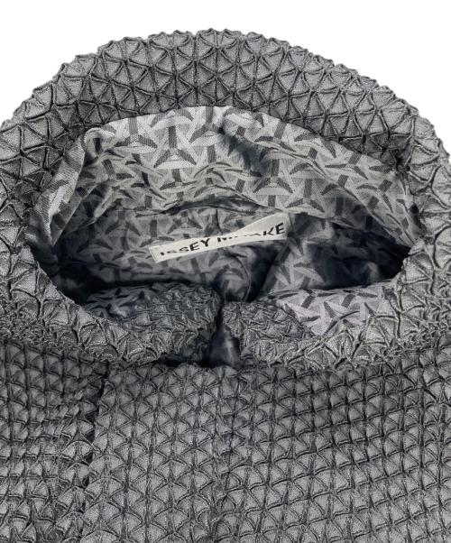 ISSEY MIYAKE（イッセイミヤケ）ISSEY MIYAKE (イッセイミヤケ) 3Dスチームストレッチロングコートスタンドカラーコート グレー サイズ:2の古着・服飾アイテム