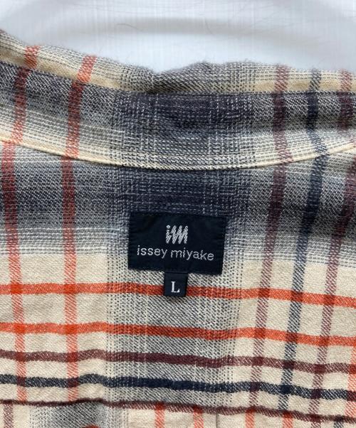 IM ISSEY MIYAKE（アイエムイッセイミヤケ）im ISSEY MIYAKE (アイエムイッセイミヤケ) コットンウールチェックシャツ ベージュ×グレー×レッド サイズ:Lの古着・服飾アイテム
