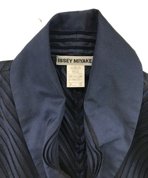 ISSEY MIYAKE（イッセイミヤケ）ISSEY MIYAKE (イッセイミヤケ) プリーツジャケット ネイビー サイズ:2の古着・服飾アイテム