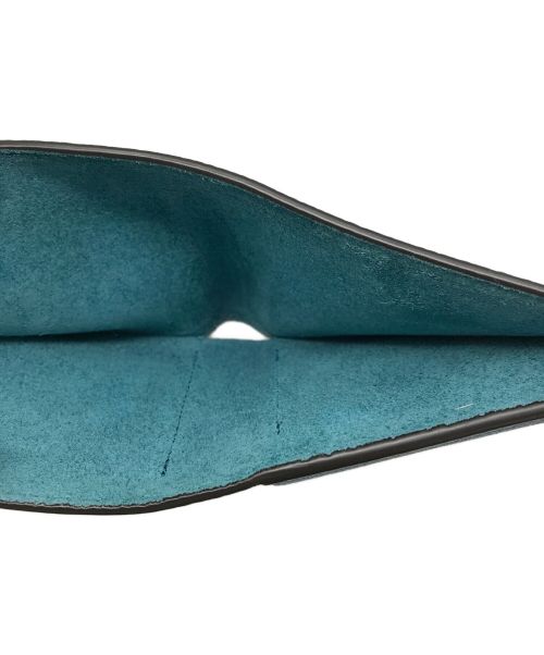 GUCCI（グッチ）GUCCI (グッチ) エンボスロゴ2つ折り財布 ブルーの古着・服飾アイテム