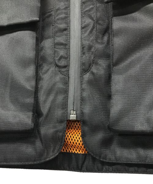 T.C.R BY TOUCHER（ティー.シー.アール バイ トゥシェ）T.C.R BY TOUCHER (ティー.シー.アール バイ トゥシェ) WATERPROOF VENTURE VEST ブラック サイズ:1の古着・服飾アイテム