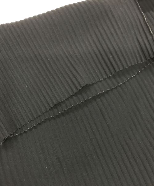 me ISSEY MIYAKE（ミーイッセイ ミヤケ）me ISSEY MIYAKE (ミーイッセイ ミヤケ) プリーツカットソー ブラック サイズ:表記なしの古着・服飾アイテム