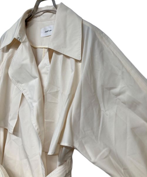 FRAY ID（フレイ アイディー）FRAY ID (フレイ アイディー) ライトフレアトレンチコート ホワイト サイズ:1の古着・服飾アイテム