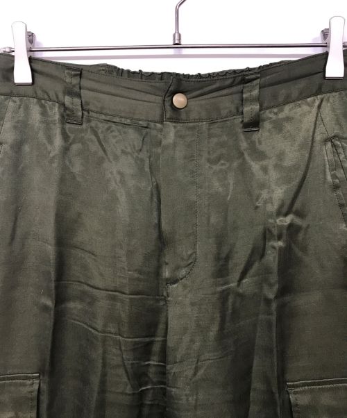 L'Appartement DEUXIEME CLASSE（アパルトモンドゥーズィエムクラス）L'Appartement DEUXIEME CLASSE (アパルトモンドゥーズィエムクラス) フィブリルサテン カーゴパンツ カーキ サイズ:38の古着・服飾アイテム