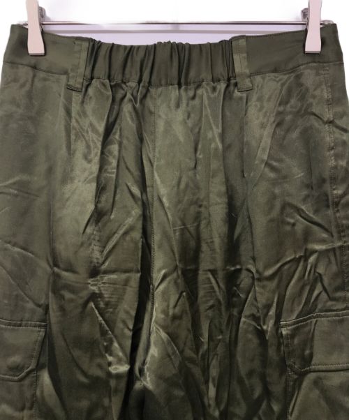 L'Appartement DEUXIEME CLASSE（アパルトモンドゥーズィエムクラス）L'Appartement DEUXIEME CLASSE (アパルトモンドゥーズィエムクラス) フィブリルサテン カーゴパンツ カーキ サイズ:38の古着・服飾アイテム