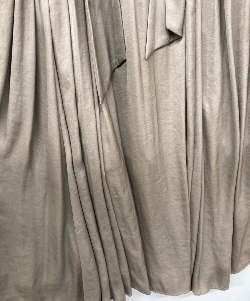 Curensology（カレンソロジー）Curensology (カレンソロジー) サテンサロペットスカート カーキ サイズ:Fの古着・服飾アイテム