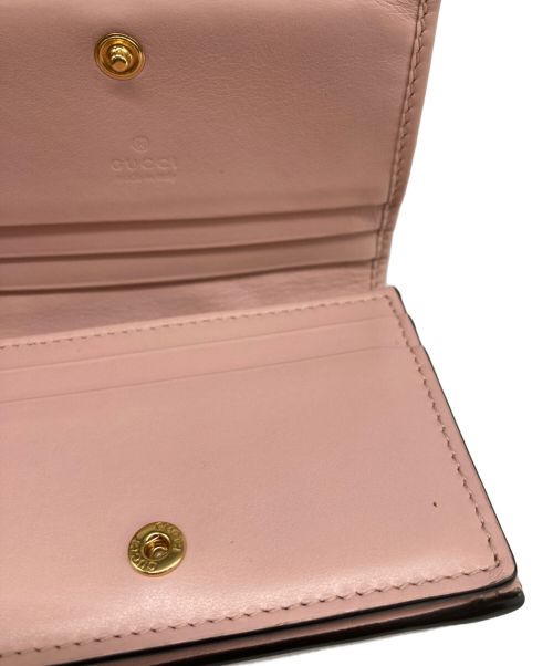 GUCCI（グッチ）GUCCI (グッチ) GGマトラッセ コンパクトウォレット ピンクの古着・服飾アイテム