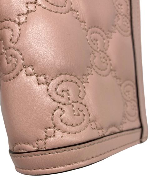 GUCCI（グッチ）GUCCI (グッチ) GGマトラッセ コンパクトウォレット ピンクの古着・服飾アイテム