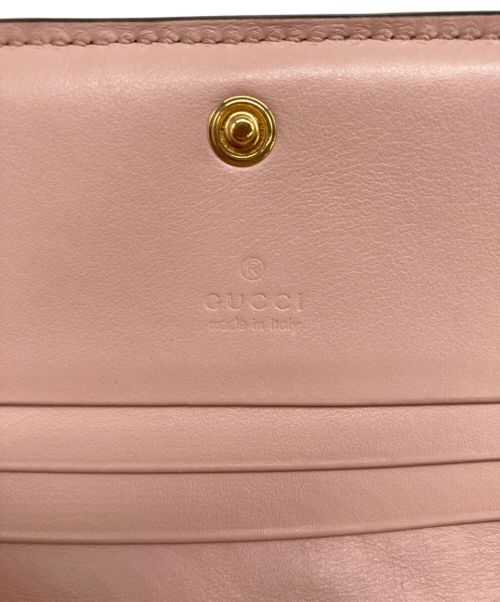 GUCCI（グッチ）GUCCI (グッチ) GGマトラッセ コンパクトウォレット ピンクの古着・服飾アイテム