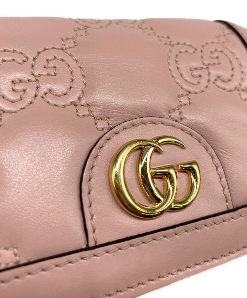 GUCCI（グッチ）GUCCI (グッチ) GGマトラッセ コンパクトウォレット ピンクの古着・服飾アイテム