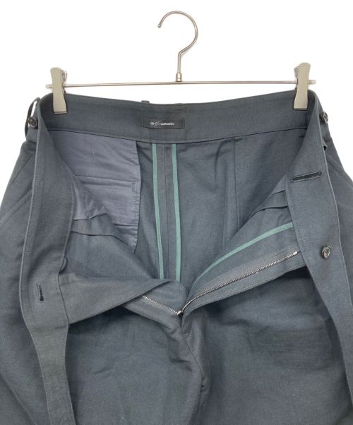 tilt the authentics（チルトザオーセンティックス）tilt the authentics (チルトザオーセンティックス) CLICA Mat Cloth 3Tuck Gurkha グルカパンツ グレー サイズ:3の古着・服飾アイテム