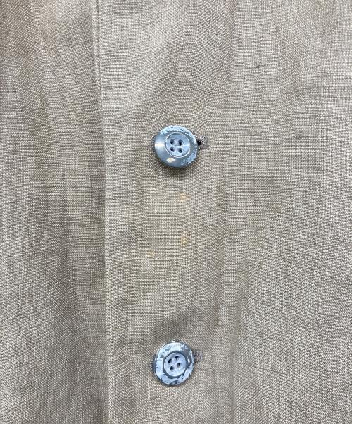 KAZUYUKI KUMAGAI ATTACHMENT（カズユキクマガイ アタッチメント）KAZUYUKI KUMAGAI ATTACHMENT (カズユキクマガイ アタッチメント) フォギーダイリネンウェザー3つ釦テーラードコート ベージュ サイズ:1の古着・服飾アイテム