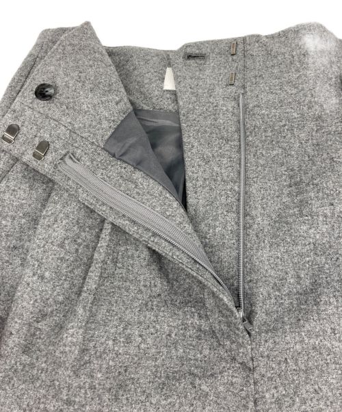 Mame Kurogouchi（マメクロゴウチ）Mame Kurogouchi (マメクロゴウチ) Wool Flannel Wide Tapered Trousers グレー サイズ:3 未使用品の古着・服飾アイテム