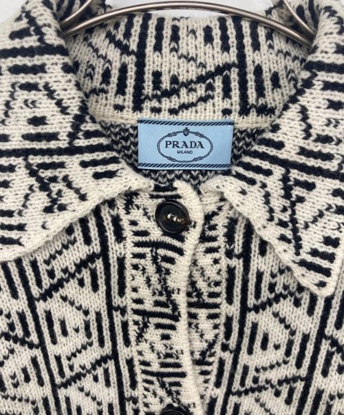 PRADA（プラダ）PRADA (プラダ) 総柄襟付きニットカーディガン ホワイト×ブラック サイズ:38の古着・服飾アイテム