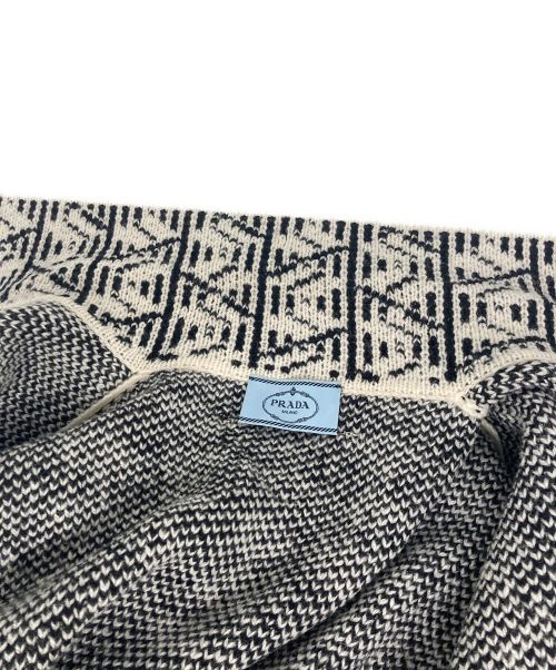 PRADA（プラダ）PRADA (プラダ) 総柄襟付きニットカーディガン ホワイト×ブラック サイズ:38の古着・服飾アイテム