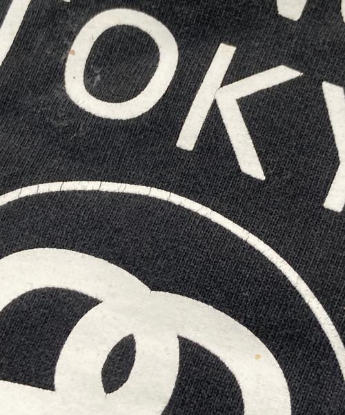 stussy（ステューシー）stussy (ステューシー) ワールドツアー プリントスウェット ブラック サイズ:Mの古着・服飾アイテム