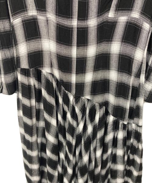 HER LIP TO（ハーリップトゥ）HER LIP TO (ハーリップトゥ) Roanne Over Check Dress/チェックドレス ブラック×ホワイト サイズ:Sの古着・服飾アイテム