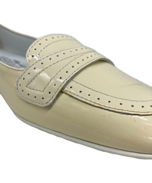 Salvatore Ferragamo（サルヴァトーレ フェラガモ）Salvatore Ferragamo (サルヴァトーレ フェラガモ) ローファーパンプス ベージュ サイズ:6の古着・服飾アイテム