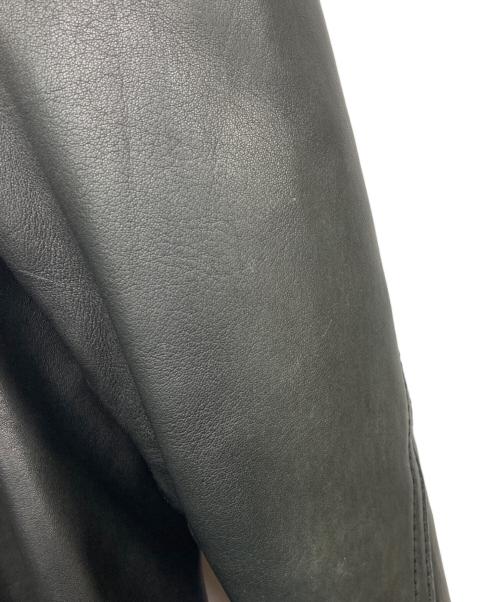AKM（エーケーエム）AKM (エーケーエム) フーデッドラムレザージャケット ブラック サイズ:Mの古着・服飾アイテム