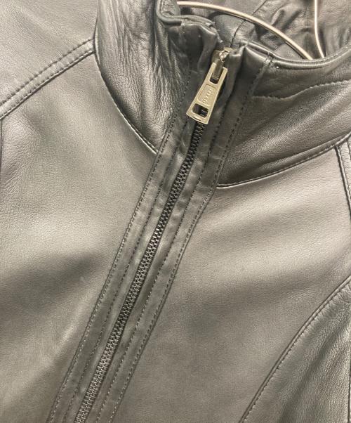 AKM（エーケーエム）AKM (エーケーエム) フーデッドラムレザージャケット ブラック サイズ:Mの古着・服飾アイテム