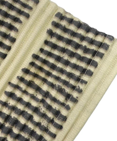 HOMME PLISSE ISSEY MIYAKE（オム プリッセ イッセイ ミヤケ）HOMME PLISSE ISSEY MIYAKE (オムプリッセ イッセイ ミヤケ) ヘンリーネックプリーツカットソー ベージュ×グレー サイズ:2の古着・服飾アイテム