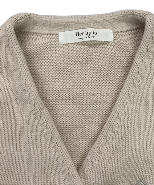 HER LIP TO（ハーリップトゥ）HER LIP TO (ハーリップトゥ) Be Mine Emblem Knit Cardigan ベージュ サイズ:Fの古着・服飾アイテム