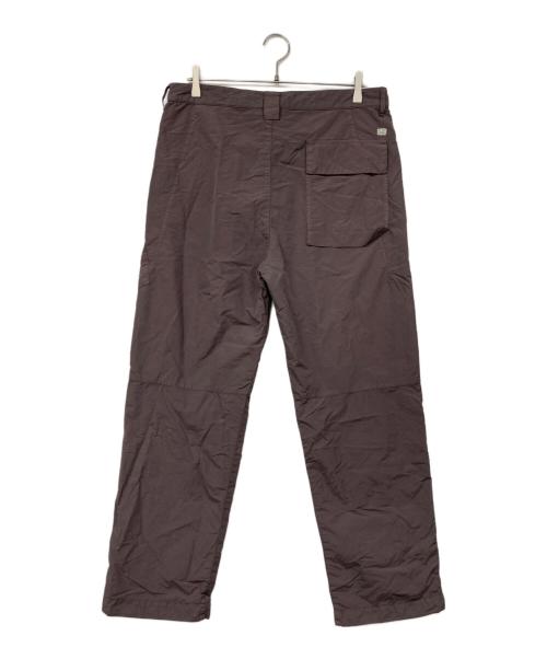 C.P COMPANY（シーピーカンパニー）C.P COMPANY (シーピーカンパニー) レンズディティールナイロンパンツ ブラウン サイズ:48の古着・服飾アイテム