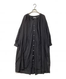 kurashi&trips publishing（クラシアンドトリップス パブリッシング）の古着「3WAY後ろさがりギャザーワンピース」｜ブラック