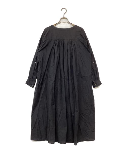 kurashi&trips publishing（クラシアンドトリップス パブリッシング）kurashi&trips publishing (クラシアンドトリップス パブリッシング) 3WAY後ろさがりギャザーワンピース ブラック サイズ:記載なしの古着・服飾アイテム