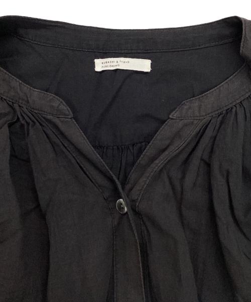 kurashi&trips publishing（クラシアンドトリップス パブリッシング）kurashi&trips publishing (クラシアンドトリップス パブリッシング) 3WAY後ろさがりギャザーワンピース ブラック サイズ:記載なしの古着・服飾アイテム