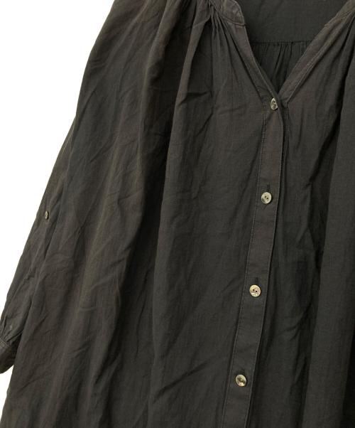 kurashi&trips publishing（クラシアンドトリップス パブリッシング）kurashi&trips publishing (クラシアンドトリップス パブリッシング) 3WAY後ろさがりギャザーワンピース ブラック サイズ:記載なしの古着・服飾アイテム