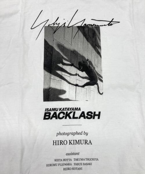 YOHJI YAMAMOTO（ヨウジヤマモト）YOHJI YAMAMOTO ISAMU KATAYAMA BACKLASH Yohji Yamamoto × ISAMU KATAYAMA BACKLASH PHOTOGRAPH T-SHIRT/プリントTシャツ ホワイト サイズ:3の古着・服飾アイテム