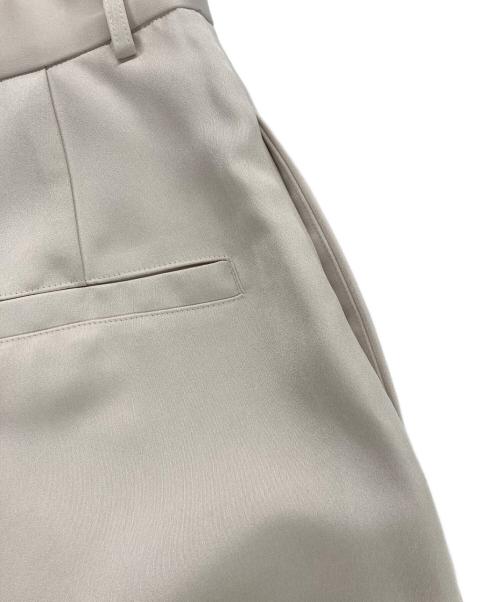 COCUCA（コキュカ）cocuca (コキュカ) タックフレアパンツ ベージュ 未使用品の古着・服飾アイテム