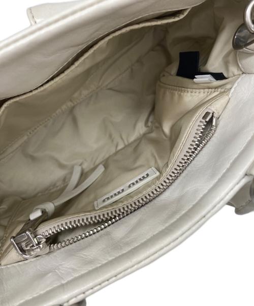 MIU MIU（ミュウミュウ）MIU MIU (ミュウミュウ) 2WAYバッグ アイボリーの古着・服飾アイテム