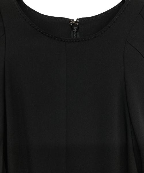 Room no.8（ルームエイト）Room no.8 (ルームエイト) MAT SATIN VOLUME/S DRESS ブラック サイズ:2の古着・服飾アイテム