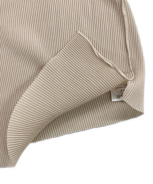 kotohayokozawa（コトハヨコザワ）kotohayokozawa (コトハヨコザワ) プリーツノースリーブカットソー ベージュ サイズ:記載なしの古着・服飾アイテム