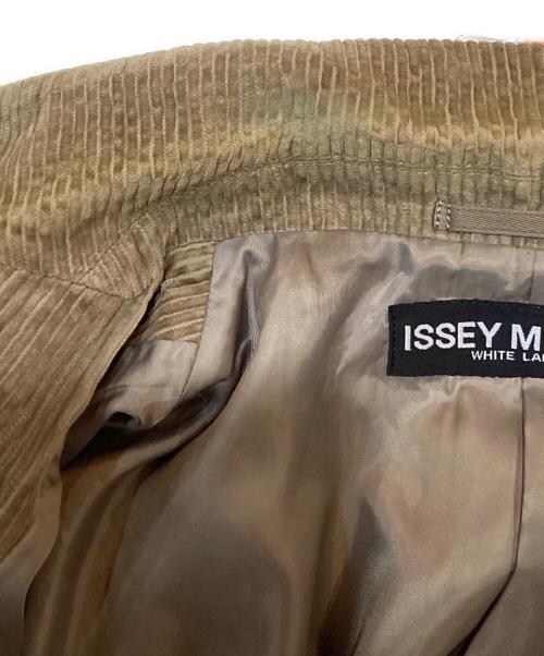 ISSEY MIYAKE WHITE LABEL（イッセイミヤケホワイトレーベル）ISSEY MIYAKE WHITE LABEL (イッセイミヤケホワイトレーベル) コーデュロイジャケット ベージュ サイズ:3の古着・服飾アイテム