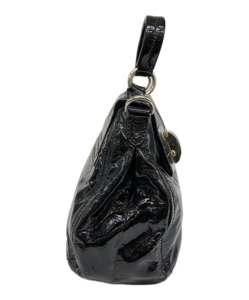 MIU MIU（ミュウミュウ）MIU MIU (ミュウミュウ) エナメルショルダーバッグ ブラックの古着・服飾アイテム