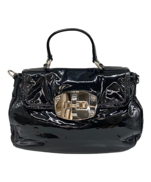 MIU MIU（ミュウミュウ）MIU MIU (ミュウミュウ) エナメルショルダーバッグ ブラックの古着・服飾アイテム