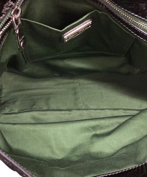 MIU MIU（ミュウミュウ）MIU MIU (ミュウミュウ) エナメルショルダーバッグ ブラックの古着・服飾アイテム