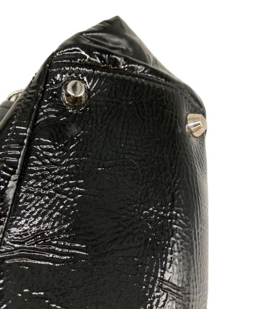 MIU MIU（ミュウミュウ）MIU MIU (ミュウミュウ) エナメルショルダーバッグ ブラックの古着・服飾アイテム