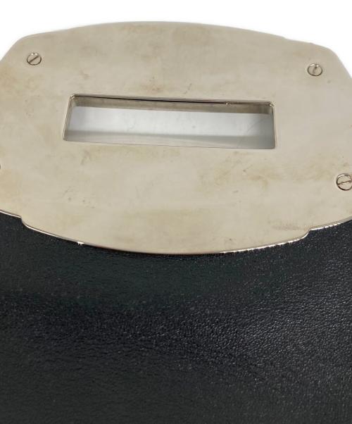 MIU MIU（ミュウミュウ）MIU MIU (ミュウミュウ) エナメルショルダーバッグ ブラックの古着・服飾アイテム