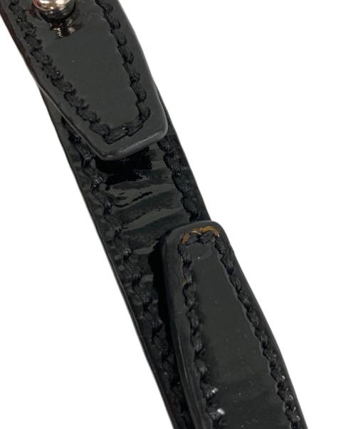 MIU MIU（ミュウミュウ）MIU MIU (ミュウミュウ) エナメルショルダーバッグ ブラックの古着・服飾アイテム