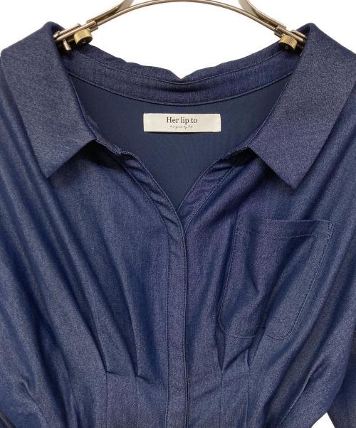 HER LIP TO（ハーリップトゥ）Her lip to (ハーリップトゥ) Belted Denim Effect Shirt Dress/デニムワンピース ネイビー サイズ:Sの古着・服飾アイテム