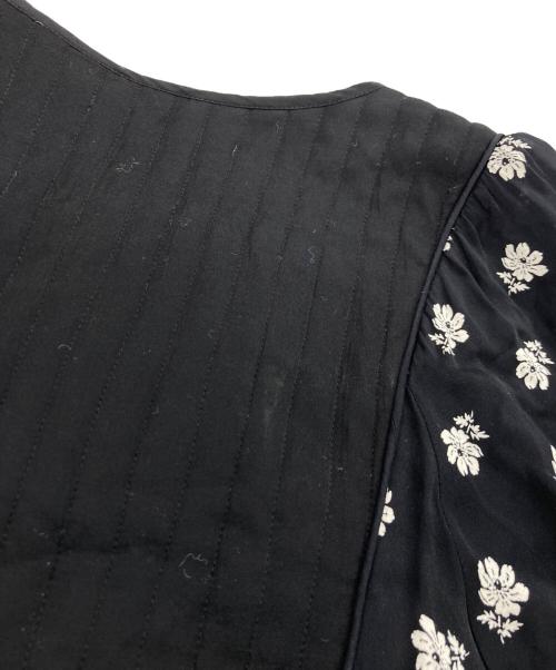 ne quittez pas（ヌキテパ）ne quittez pas (ヌキテパ) レーヨンサテン フラワープリントワンピース ブラック サイズ:Mの古着・服飾アイテム