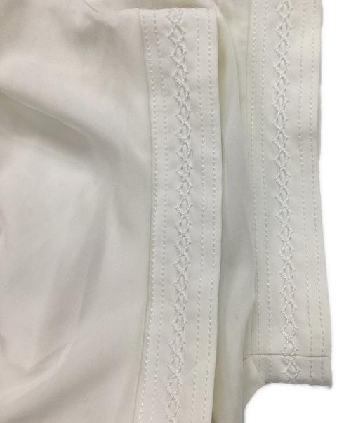 FRAY ID（フレイ アイディー）FRAY ID (フレイ アイディー) ステッチデザインシェイプドレス ホワイト サイズ:Sの古着・服飾アイテム