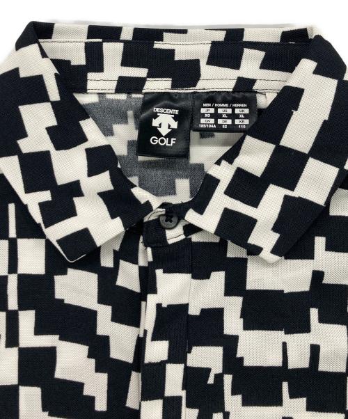 DESCENTE GOLF（デサントゴルフ）DESCENTE GOLF (デサントゴルフ) 総柄ポロシャツ ホワイト×ブラック サイズ:XOの古着・服飾アイテム