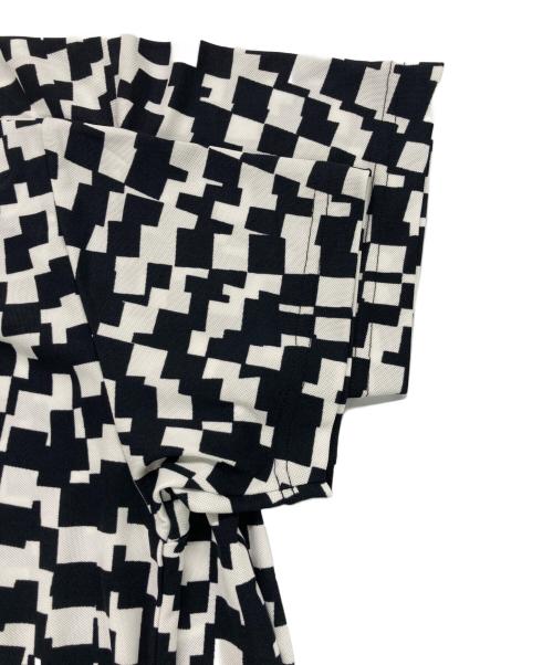 DESCENTE GOLF（デサントゴルフ）DESCENTE GOLF (デサントゴルフ) 総柄ポロシャツ ホワイト×ブラック サイズ:XOの古着・服飾アイテム