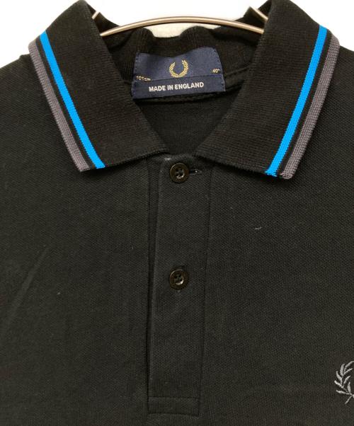 FRED PERRY（フレッドペリー）FRED PERRY (フレッドペリー) ポロシャツ ブラック×ブルー サイズ:40の古着・服飾アイテム