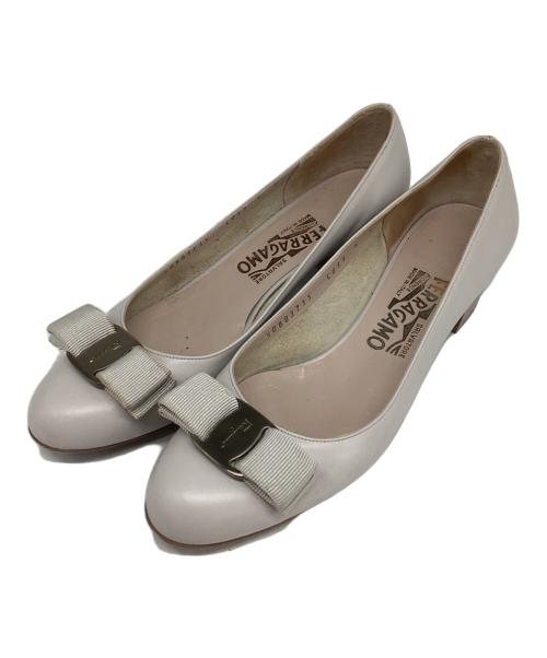 Salvatore Ferragamo（サルヴァトーレ フェラガモ）Salvatore Ferragamo (サルヴァトーレ フェラガモ) リボンパンプス ベージュ サイズ:6の古着・服飾アイテム